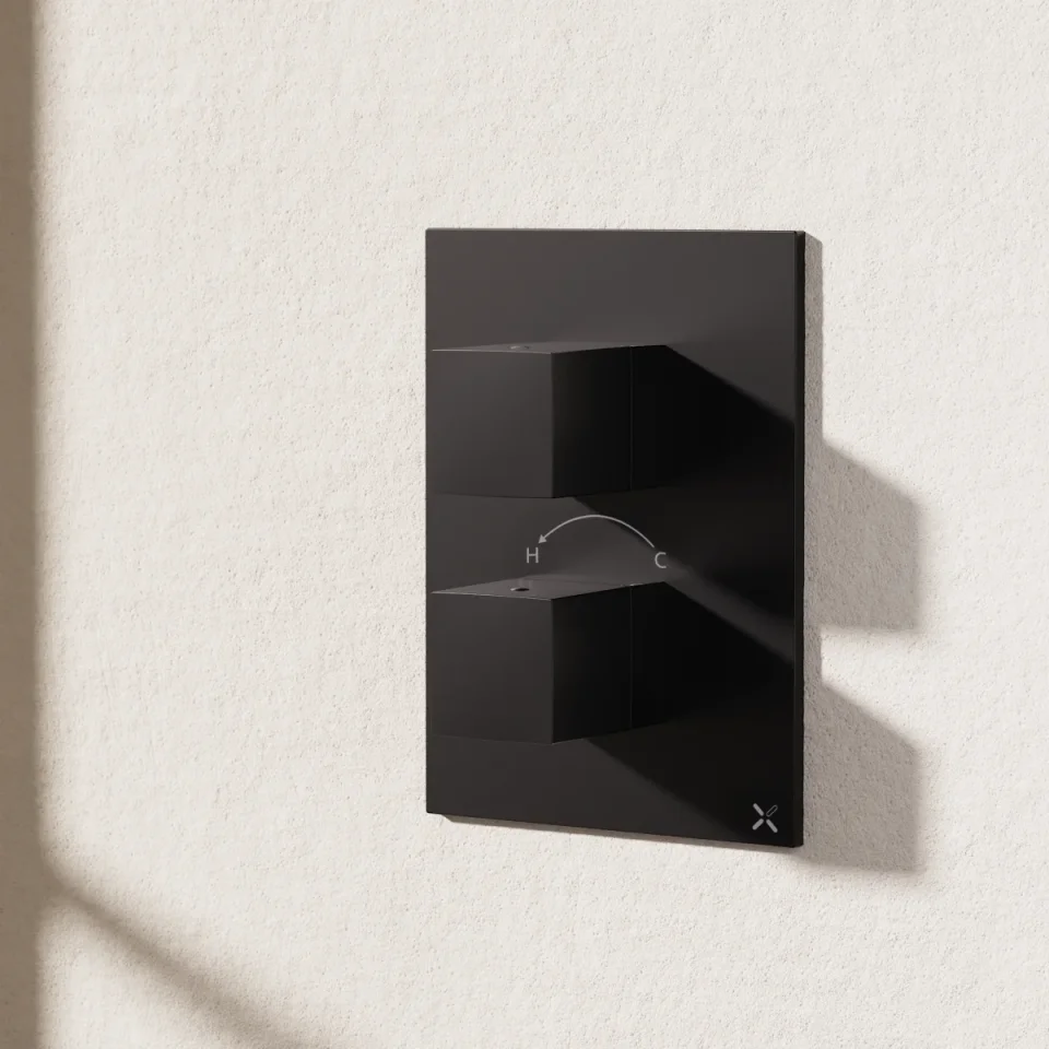 Crosswater Crossbox WaterSquare / Verge 2 Outlet Trim & Levers Matt Black detail view - Image 4