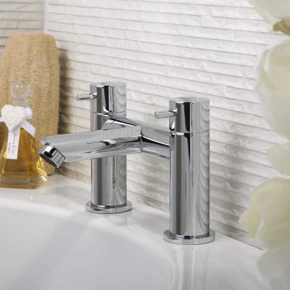 Just Taps Fonti Deck Mounted Bath Filler Chrome detail view - Image 2