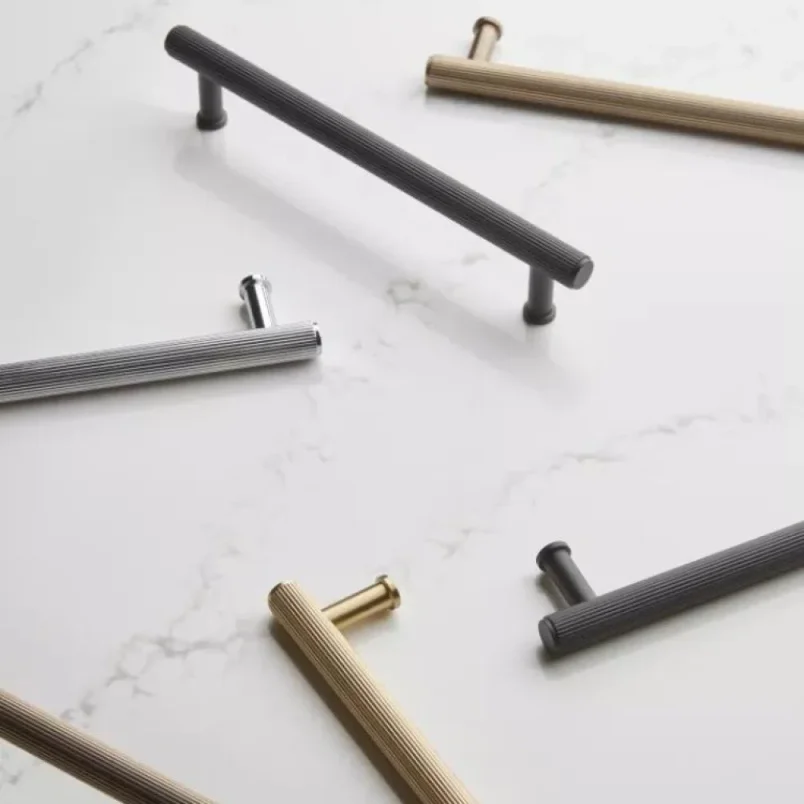 Roper Rhodes Fresno Pull Handle 160 - Brass detail view - Image 2