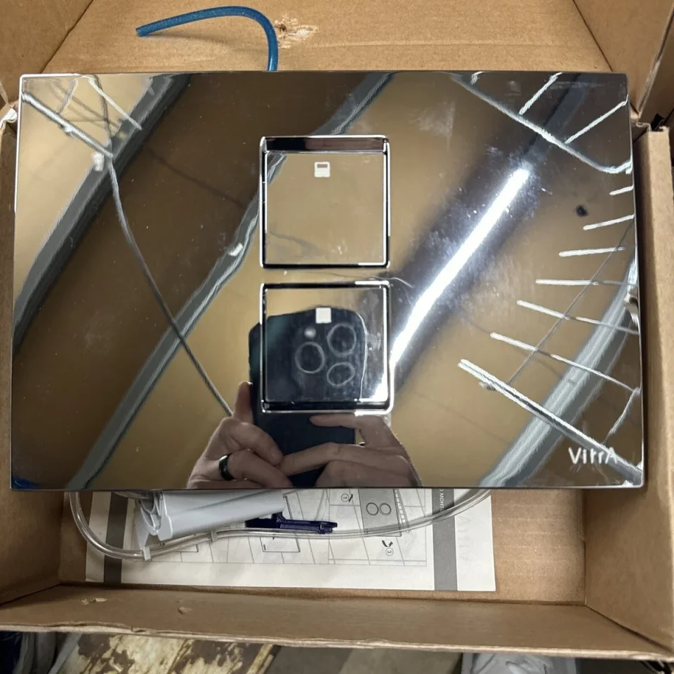 Roper Rhodes Contactless Dual Flush Remote Sensor Kit Cistern detail view - Image 2