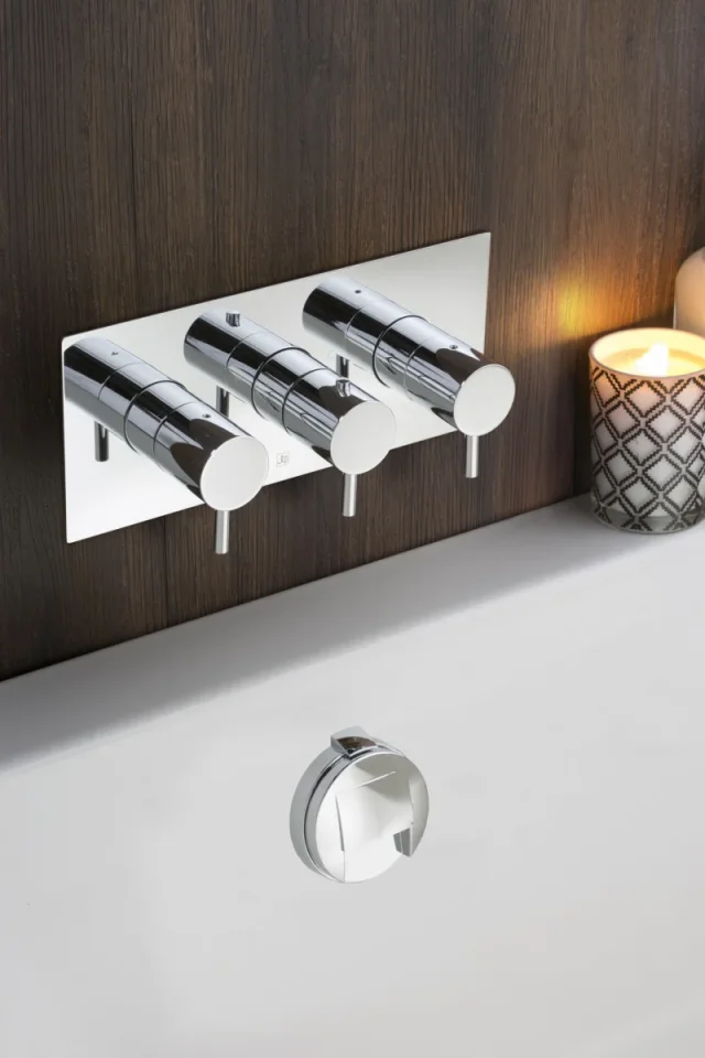 Just Taps Florence Thermostatic Concealed 3 Outlet  Horizontal Designer Handle Chrome detail view - Image 3