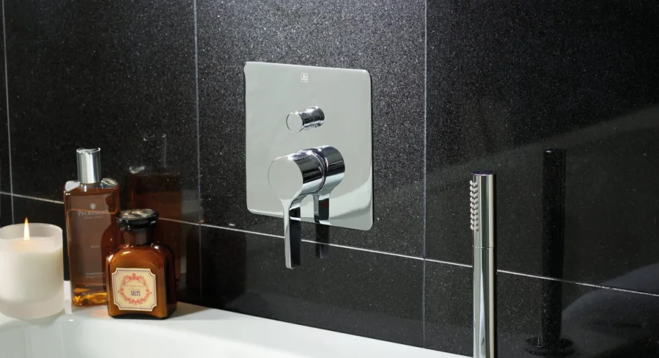 Just Taps Curve Single Lever Diverter Valve Chrome detail view - Image 2